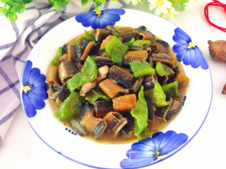 Stir-fried Eel Slices with Green Pepper recipe