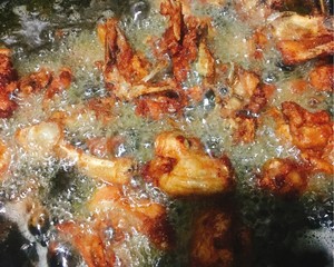 Deep-fried Chicken Bones at The Homemade Roadside Stall, The Ingredients are Simple and You Can Rest Assured recipe