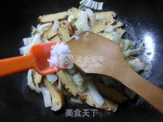 Stir-fried Cabbage with Beef Sauce recipe