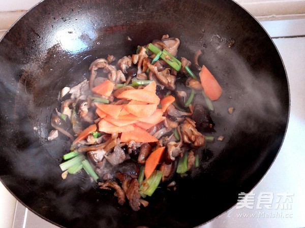 Stir-fried Pork with Mushrooms recipe