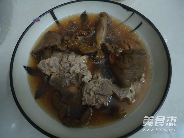 Red Mushroom Pork Bone Soup recipe