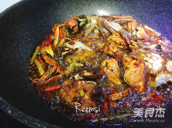 June Butter Sauteed Spicy Crab recipe