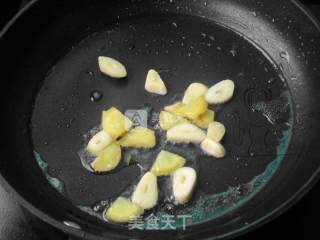 Chestnut Chicken Claypot recipe