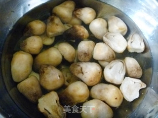 [yi Ru Kuai Shou Xiao Stir] Straw Mushroom in Oyster Sauce recipe