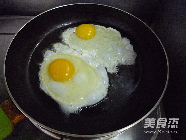 Stir-fried Poached Egg with Tempeh and Hang Pepper recipe