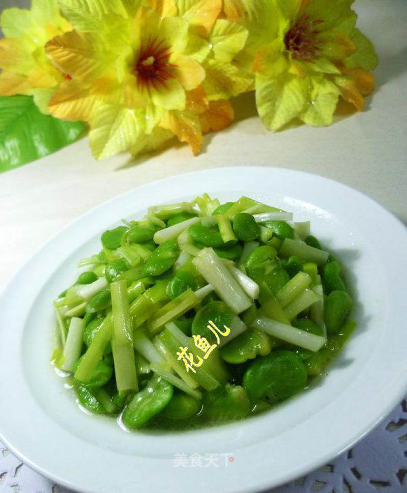 Stir-fried Broad Bean Meat with Leek Sprouts