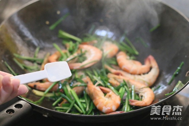 Stir-fried Shrimp with Leek recipe