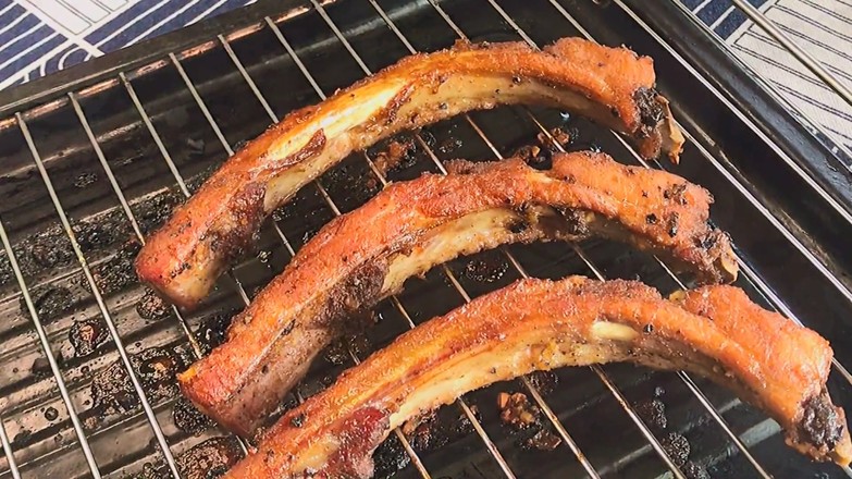 Grilled Ribs with Honey Sauce and Black Pepper recipe