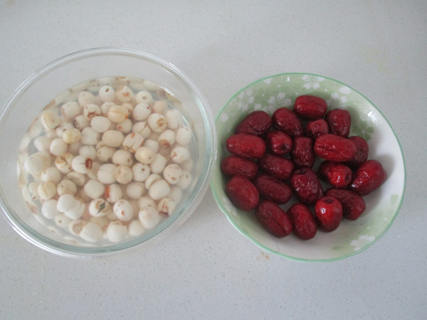 Lotus Seed and Red Date Soup recipe