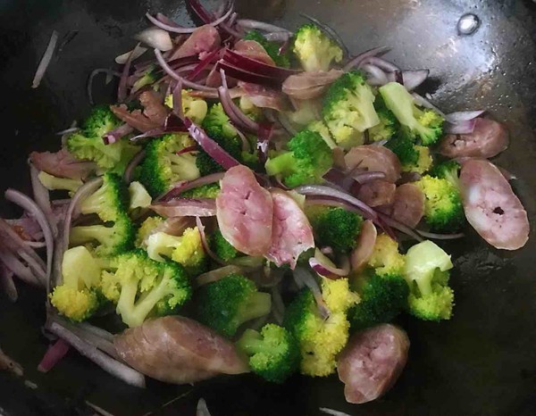 Stir-fried Bee Hoon with Seasonal Vegetable Sausage recipe