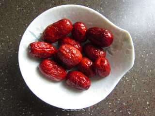 Astragalus, Jujube and Chicken Feet in Pot recipe