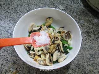 Spinach Mixed with Mussels recipe