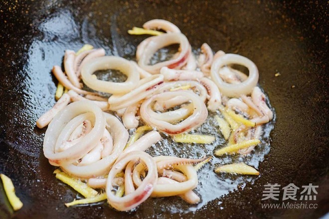 Sauce-flavored Squid Fried Rice Cake recipe