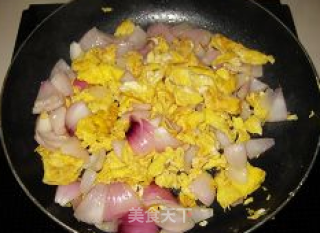 Scrambled Eggs with Onions recipe