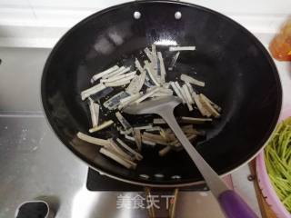 Stinky Dry Stir-fried Artemisia recipe