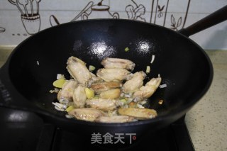 #斯肯特铸铁锅#-chestnut Chicken Wings recipe