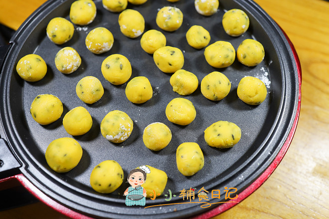 Egg Yolk Sesame Biscuits As A Supplement for More Than 10 Months recipe