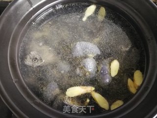 Cordyceps Flower, Chinese Yam, Chinese Wolfberry Black Chicken Soup recipe