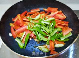 Stir-fried Steak with Green Peppers and Carrots recipe