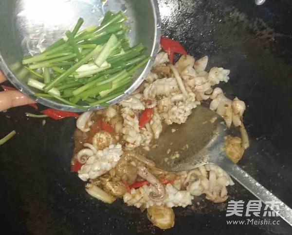 Stir-fried Fresh Squid Abalone with Mixed Sauce recipe
