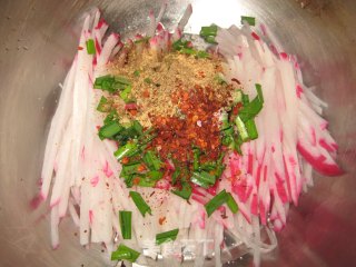 Spicy and Spicy Radish Shreds recipe