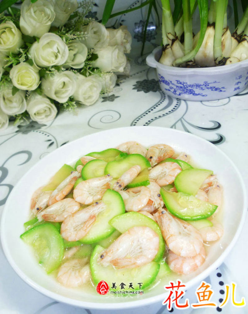 Stir-fried Zucchini with Jiangbai Shrimp recipe