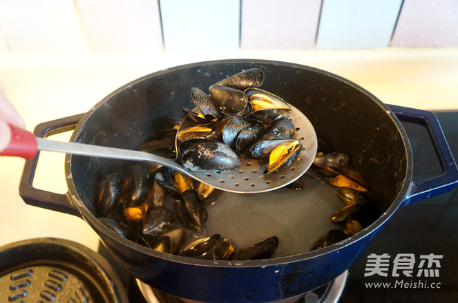Mussel Style Boiled Mussels recipe