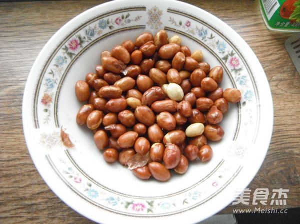 Peanuts Mixed with Bitter Chrysanthemum recipe