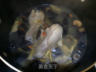 Goji Mushroom and Chicken Thigh Soup recipe