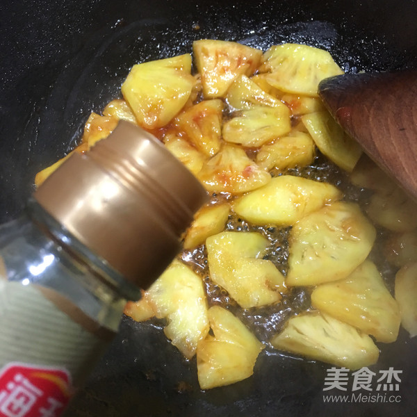 Stir-fried Pork with Pineapple recipe