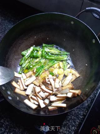 Fried Celery with Dried Tofu recipe