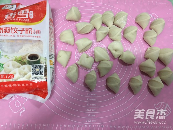 Xiangxue Flour Steamed Noodle Pork and Cabbage Dumplings recipe