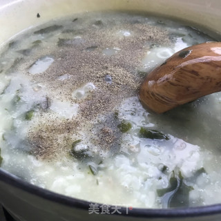 Wakame and Preserved Egg Beef Porridge recipe