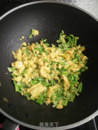 Scrambled Eggs with Garlic Stalks recipe