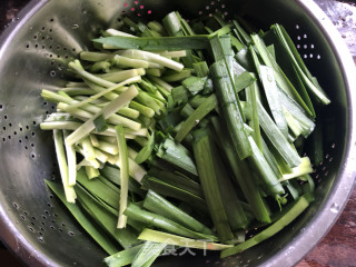 Stir-fried Shredded Bamboo Shoots with Leek recipe