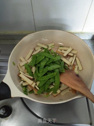 Fried Chicken with Tofu and Snow Peas recipe