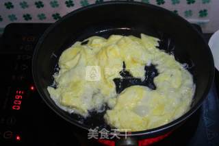 Scrambled Eggs with Home-cooked Fungus recipe