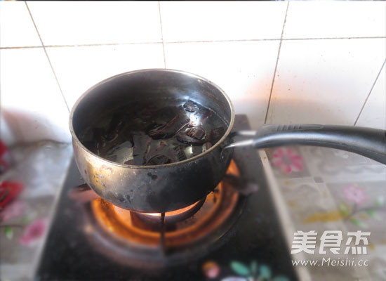 Wild Purple Ganoderma Lucidum Soaked in Water recipe