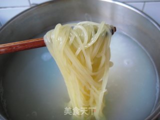 Detailed Illustration: Cold North Korean Noodles recipe