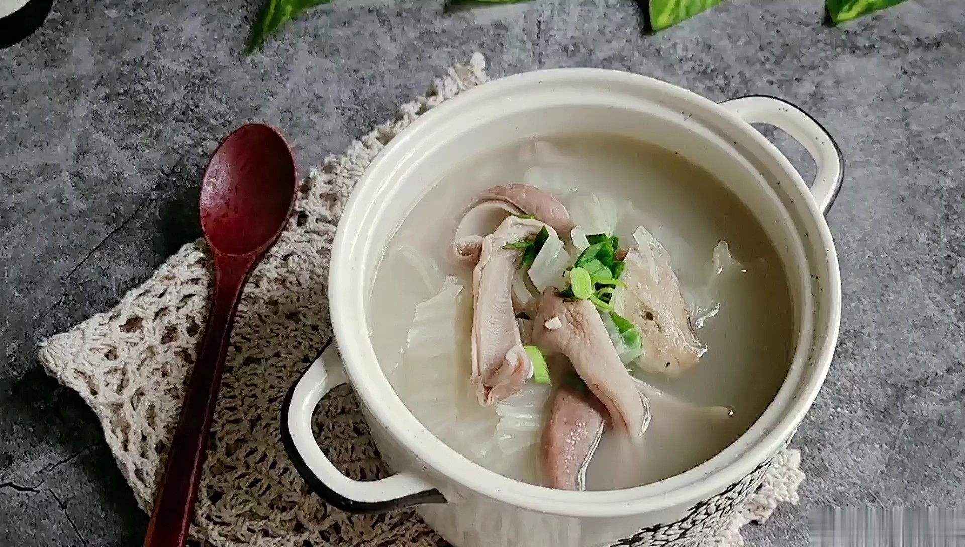 #冬至大如年# A Bowl of Pork Belly Soup in Winter to Warm The Body and Stomach~