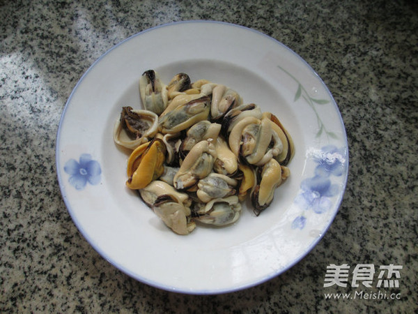 Spinach Mixed with Mussels recipe