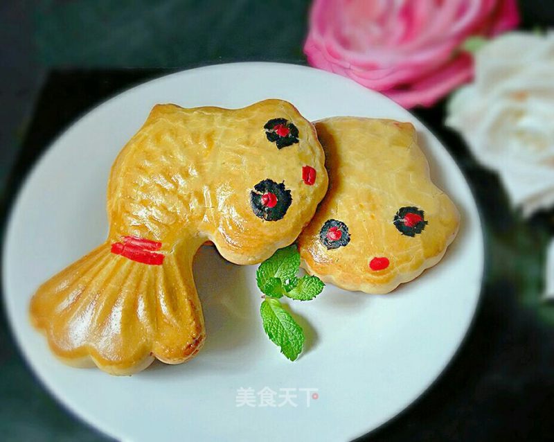 Goldfish Bean Paste Mooncake recipe