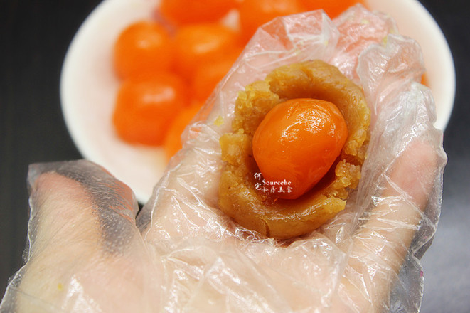 Cantonese-style Lotus Paste and Egg Yolk Mooncakes recipe