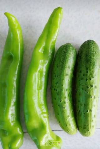 Cucumber Pepper Pickles recipe