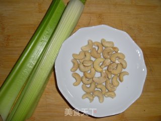 Stir-fried Celery with Cashew Nuts recipe