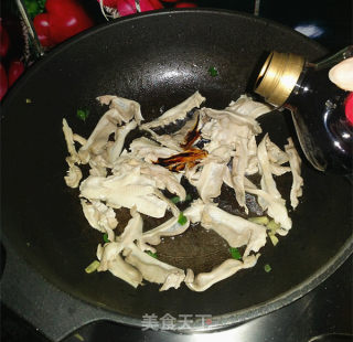 Stir-fried Belly Slices with Green Pepper recipe