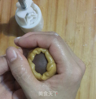 Cantonese Bean Paste Egg Yolk Mooncake recipe