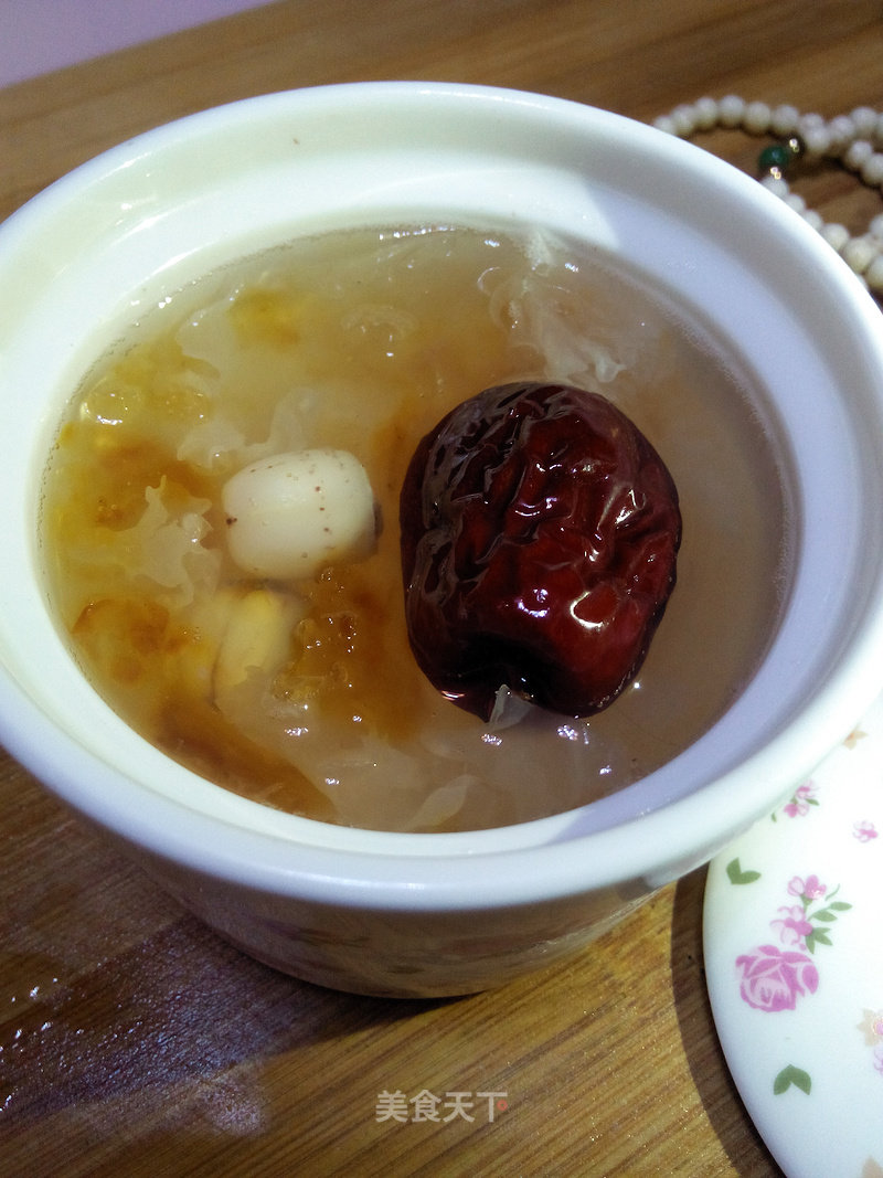 Peach Gum Tremella and Lotus Seed Soup (stewed in Water) recipe