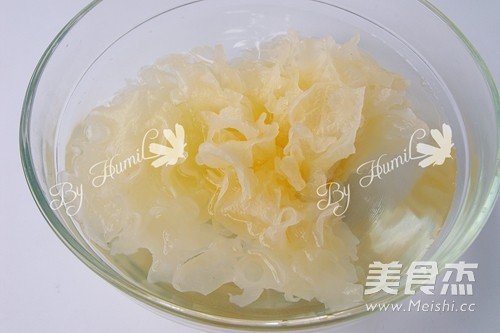 Tremella Lily and Lotus Seed Soup recipe