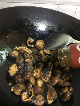 Braised Mushroom and Sea Cucumber with Abalone Sauce recipe